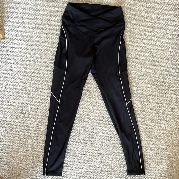 Black Spandex Leggings with Silver Accents, Pockets, and Crossed Pattern Waist - Picture 1 of 2